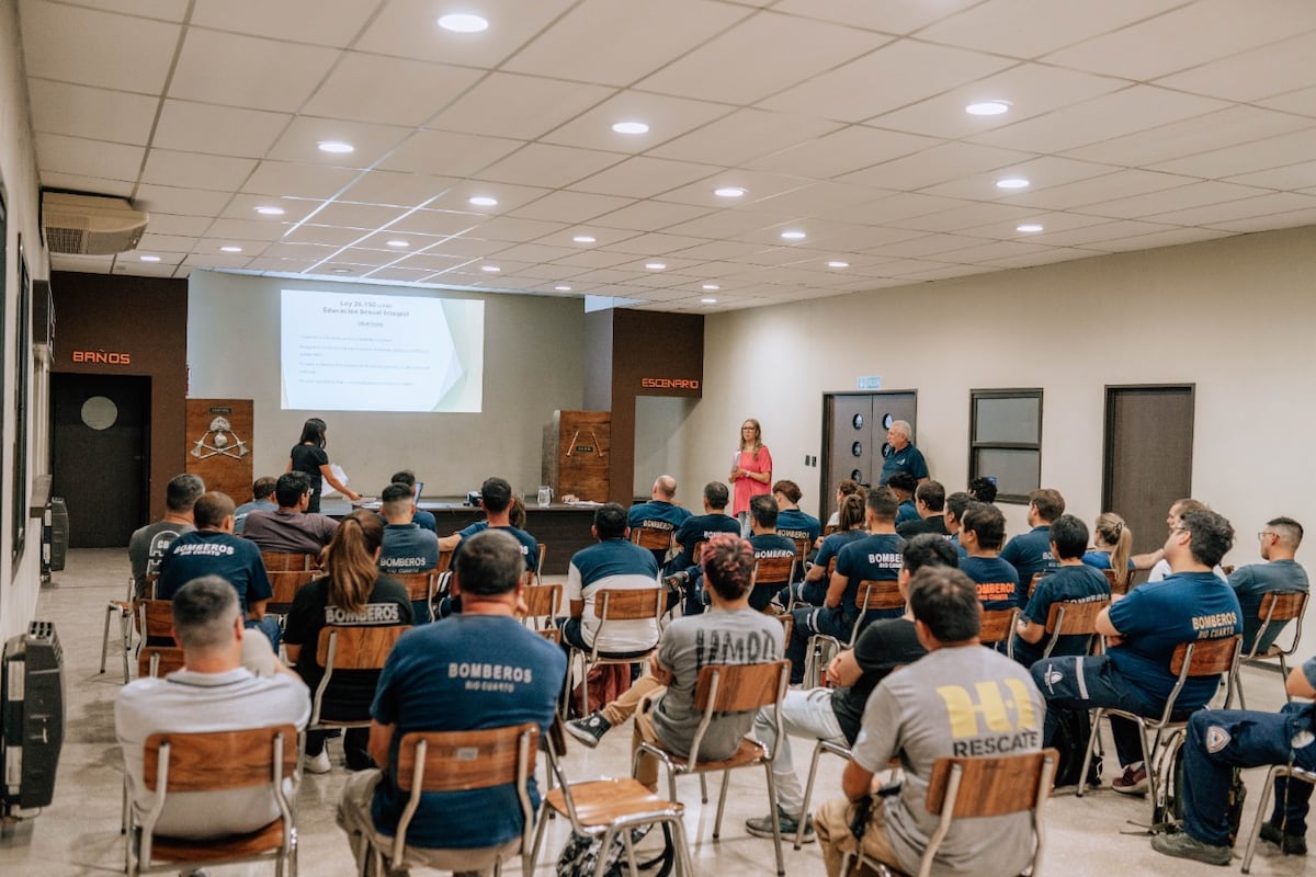 Río Cuarto. Capacitación en el cuartel de bomberos (Gentileza).