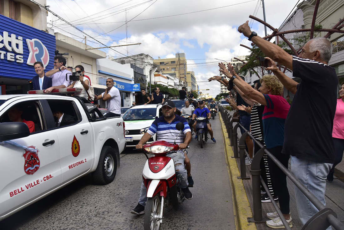 Caravana en homenaje a Mario Alberto Kempes en Bell Ville