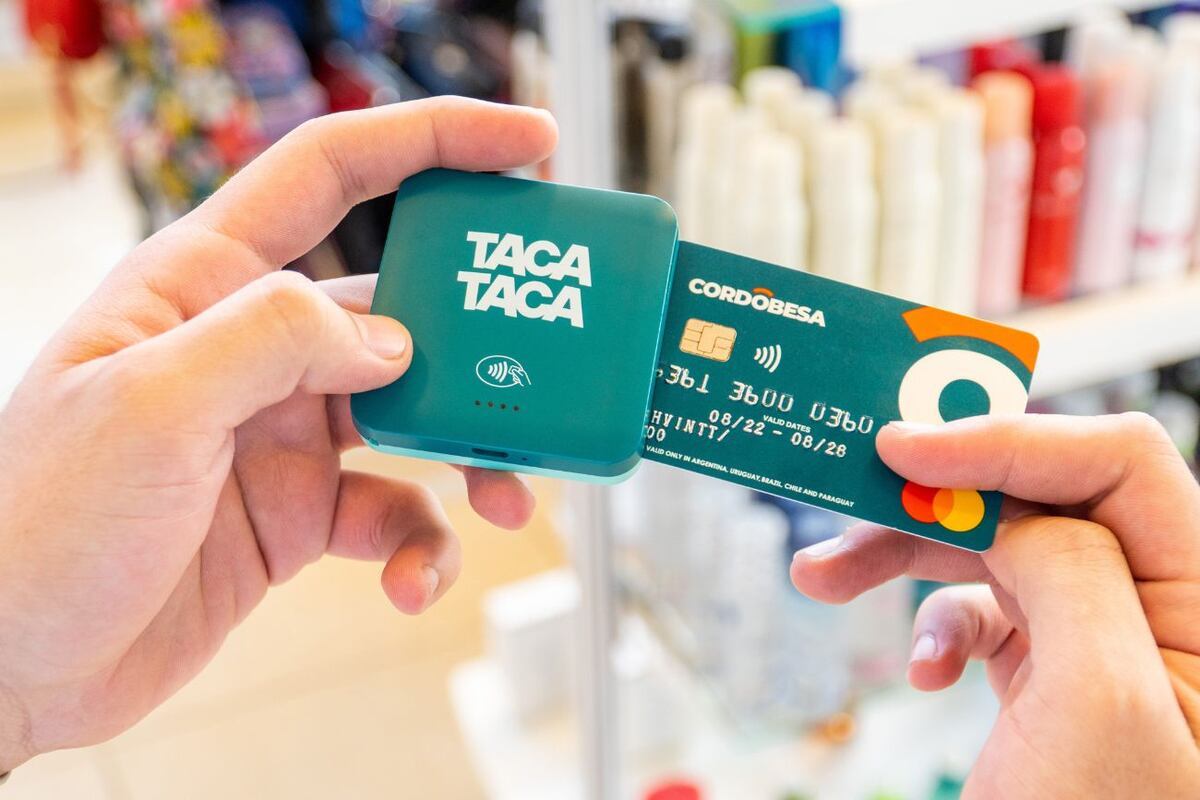 Los cobros con tarjeta se pueden realizar frente al cliente, según la normativa vigente.