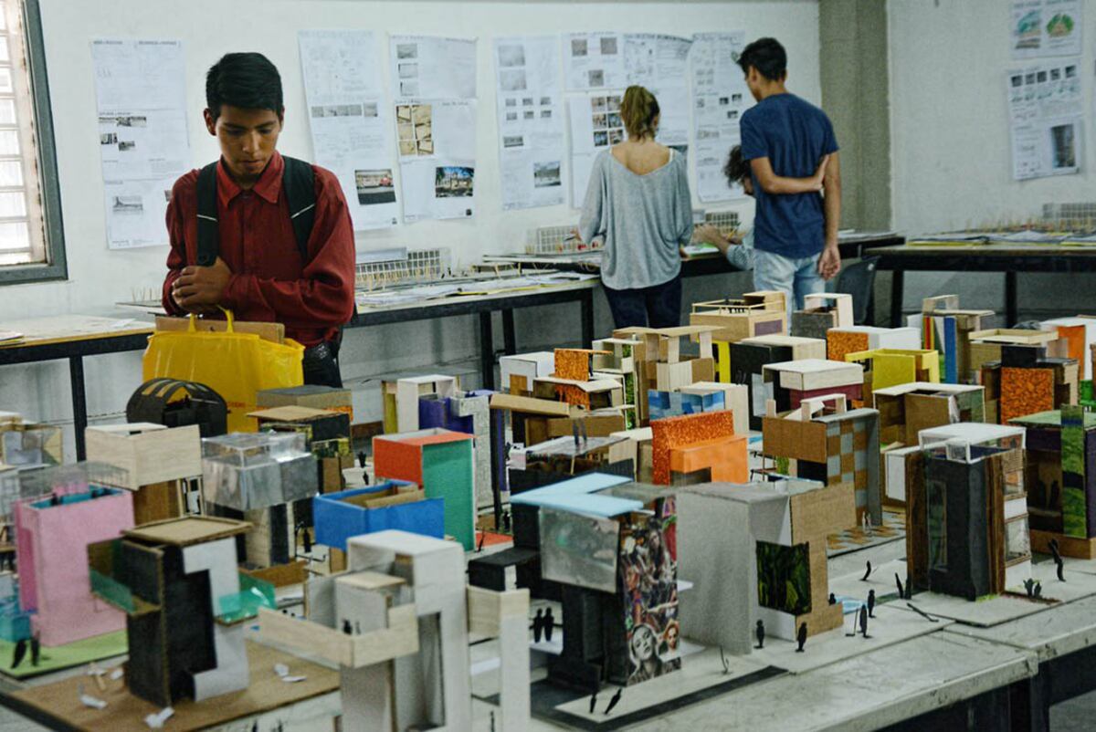 Está dirigida arquitectos, diseñadores industriales, diseñadores gráficos y de indumentaria, y carreras proyectuales afines.
