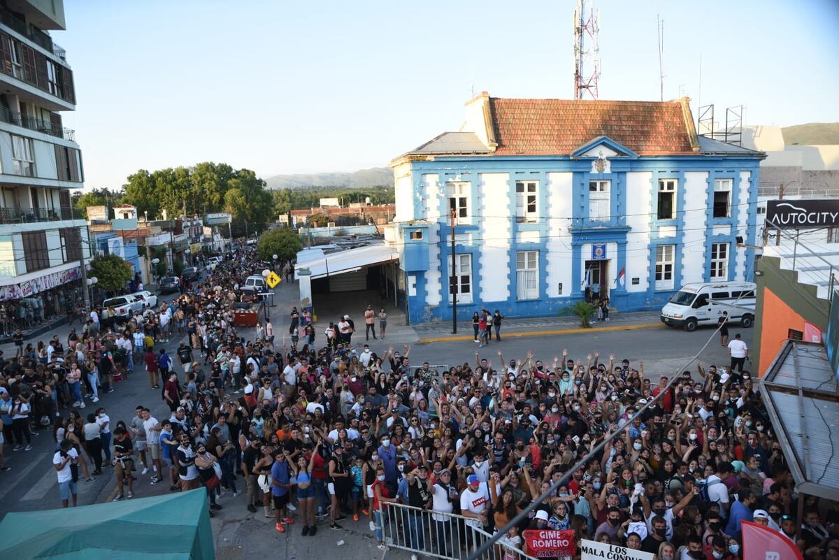 La cola en el ingreso se prolongó por más de tres cuadras. (Foto: La Voz)