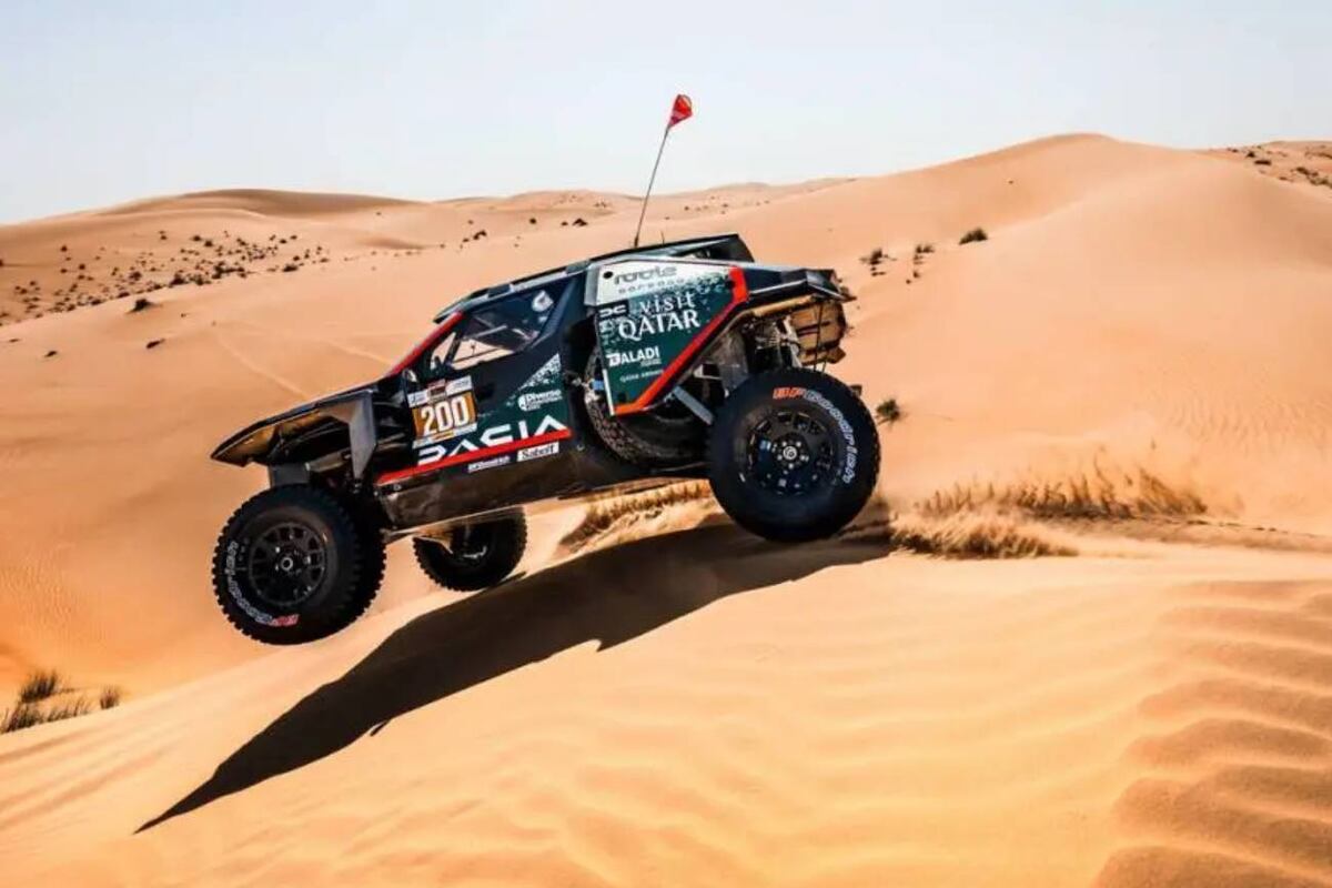 El qatarí Nasser Al Attiyah deberá extremarse para ganar en Abu Dhabi y sumar su primer triunfo con Dacia. (Prensa ASO)