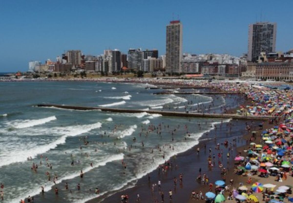 Se duplicaron los precios: cuánto costará alquilar una carpa en Mar del Plata en las vacaciones de verano 2025.