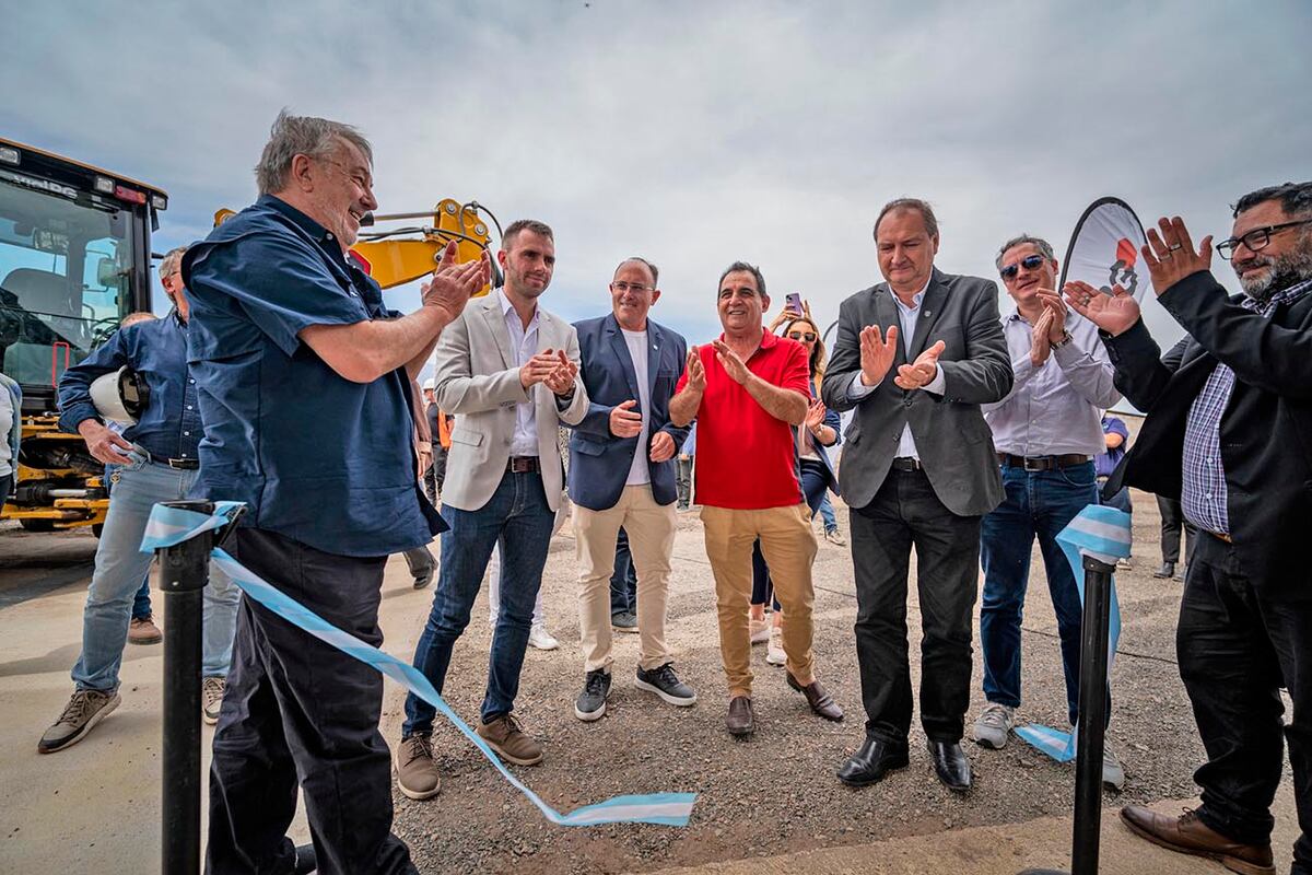 Autoridades provinciales y municipales acompañaron la inauguración, destacando el modelo cordobés de vinculación público-privada.
