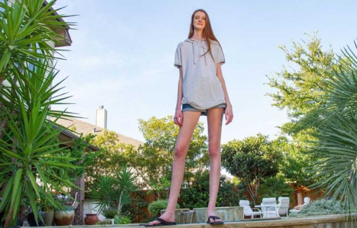 Maci Currin, la joven con las piernas más largas del mundo.