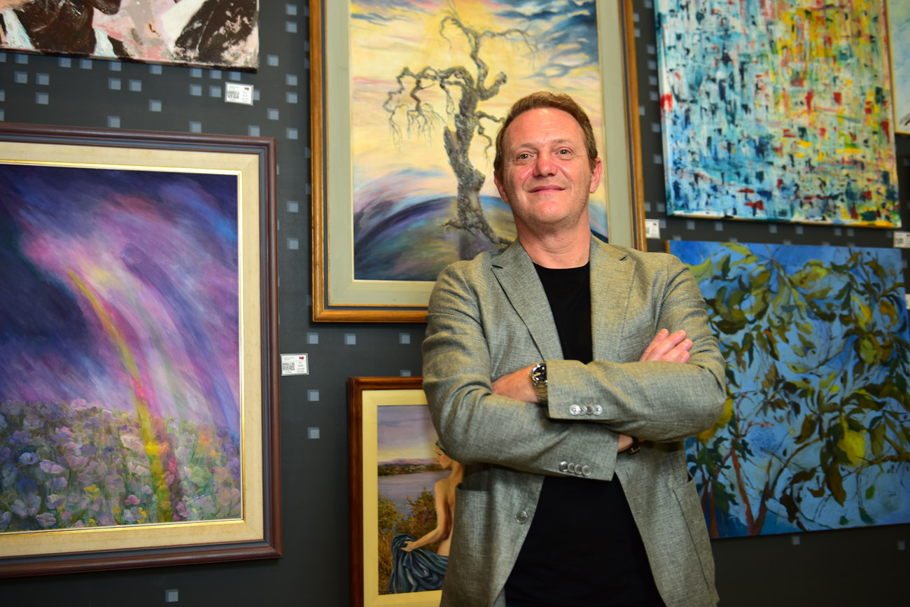 Gabriel Allasia fue el creador de la oficina de Globant en Córdoba. En los pasillos del edificio, regularmente, se realizan muestras de  arte. (Nicolás Bravo / La Voz)