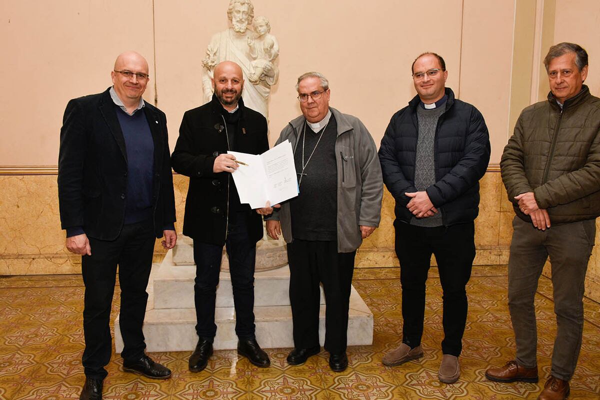 Ignacio García Vieyra, Director del Paseo del Buen Pastor; Rául Sansica, Presidente de la Agencia Córdoba Cultura; Cardenal Ángel Rossi, Arzobispo de Córdoba; Padre Nicolás Giraldi, párroco de la Iglesia San José; Dr. Javier Correa, arquitecto del Arzobispado.