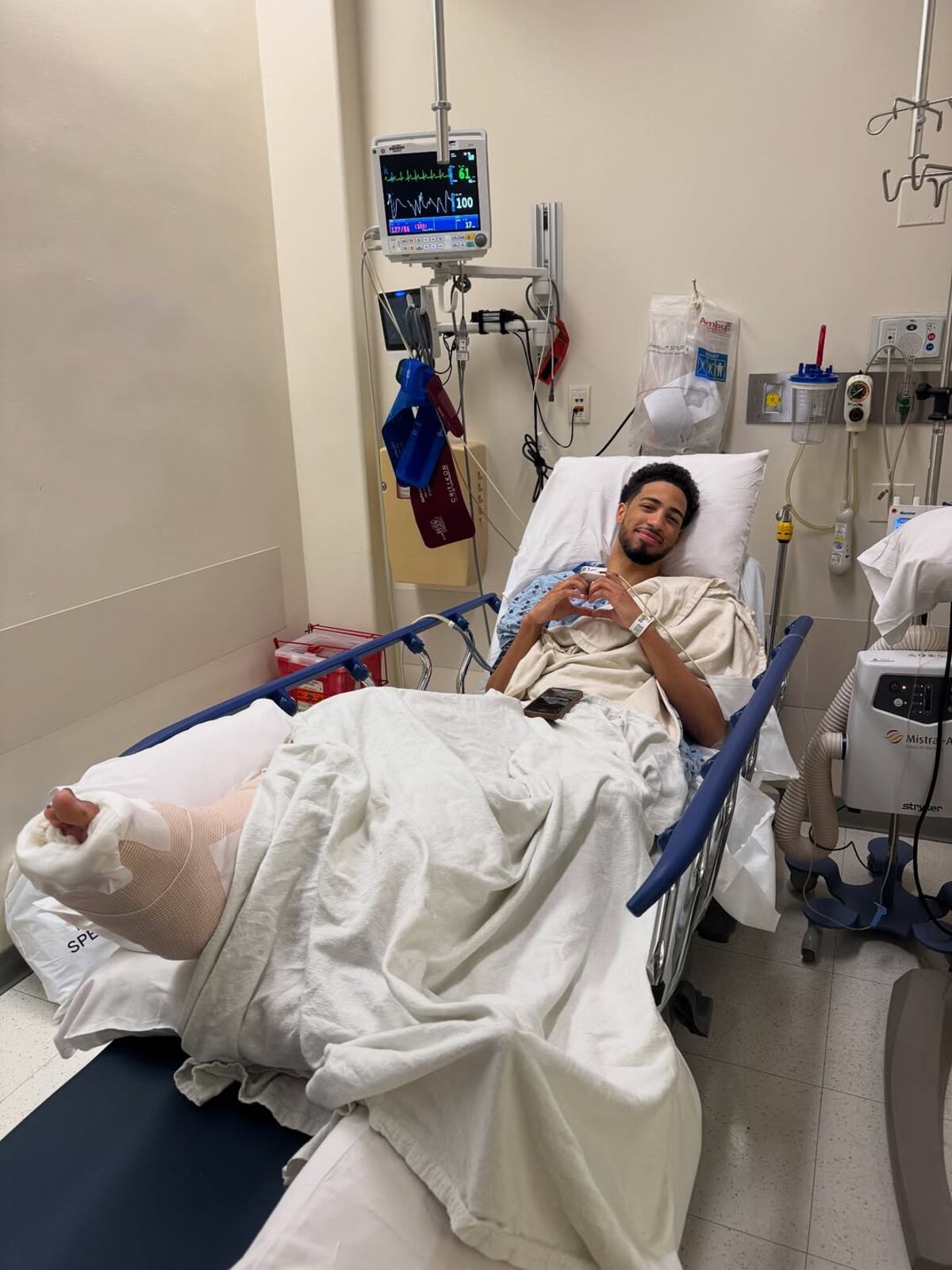 Tyrese Haliburton ya se operó por la rotura del tendón de Aquiles y se muestra positivo para su recuperación. (@tyresehaliburton)