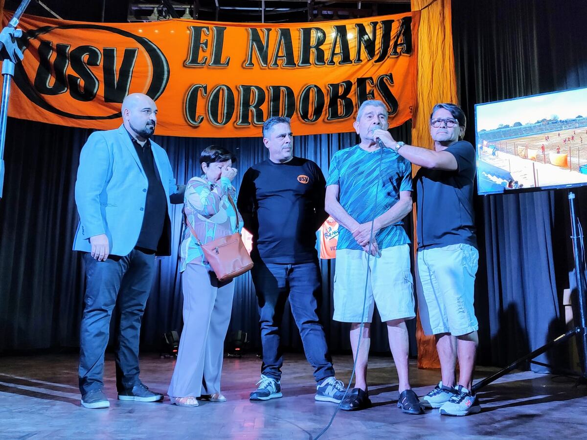 Cumpleaños de Unión San Vicente en el CPC y con homenaje a varios hinchas históricos.