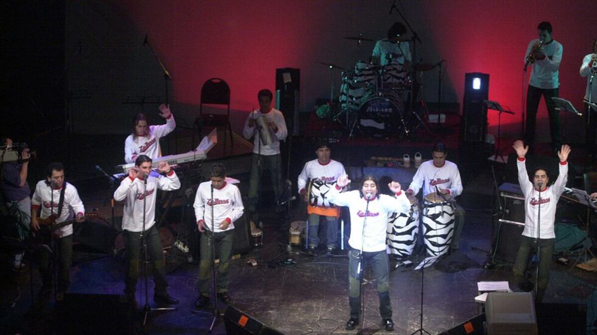 La Barra, durante su histórico show en el Teatro del Libertador San Martín. (La Voz/ Archivo)