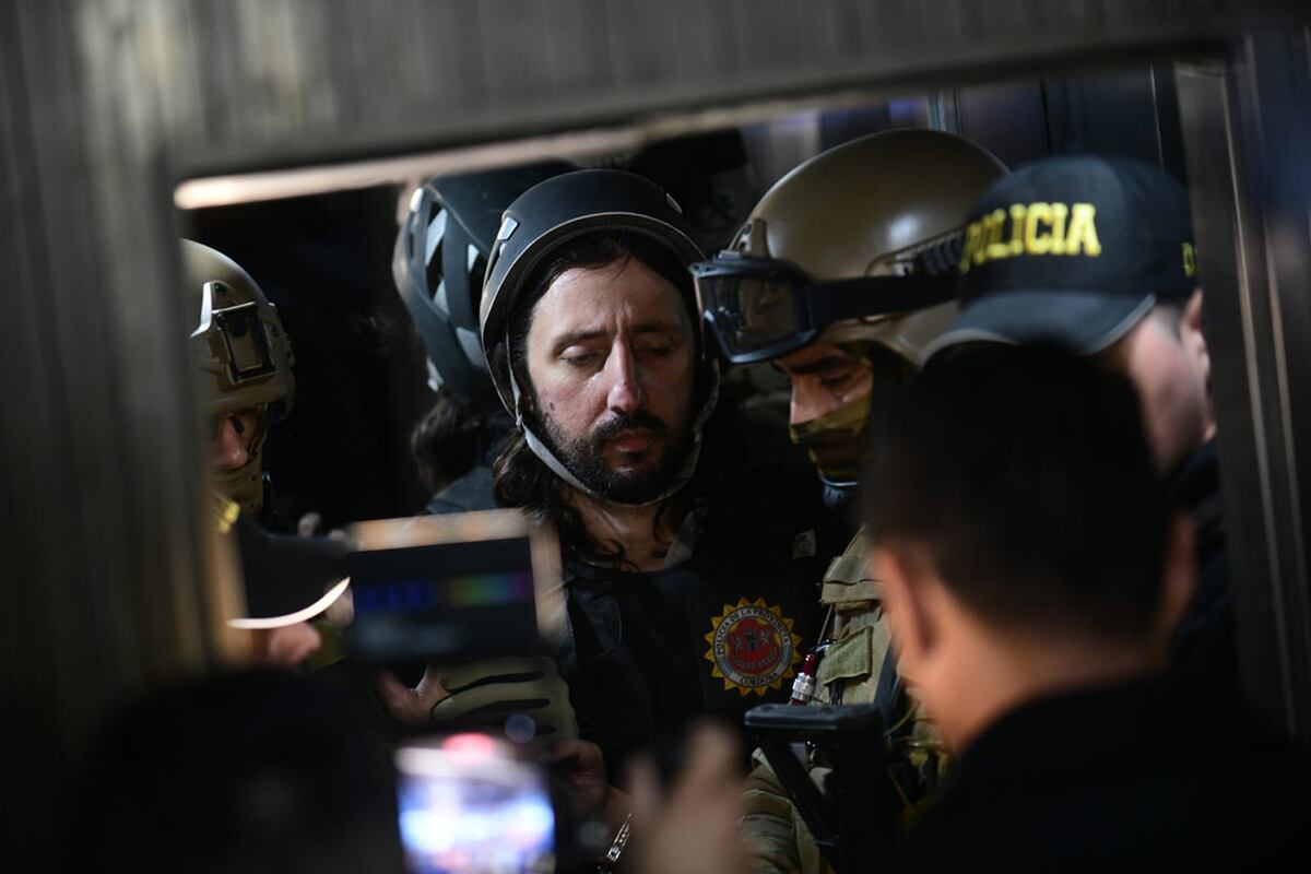Pablo Laurta fue trasladado por la Policía de Córdoba y ya está en manos del Servicio Penitenciario. (Ramiro Pereyra / La Voz)