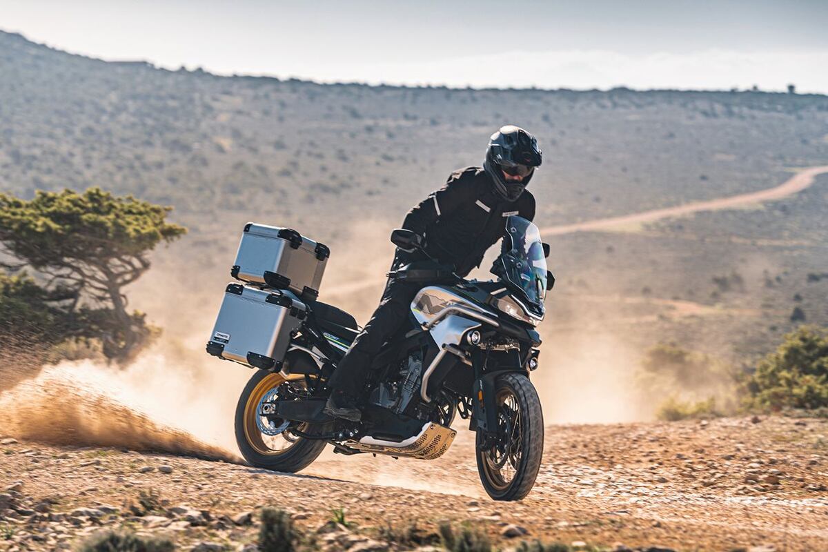 Último lanzamiento de CFMoto: 800MT en la versión Touring