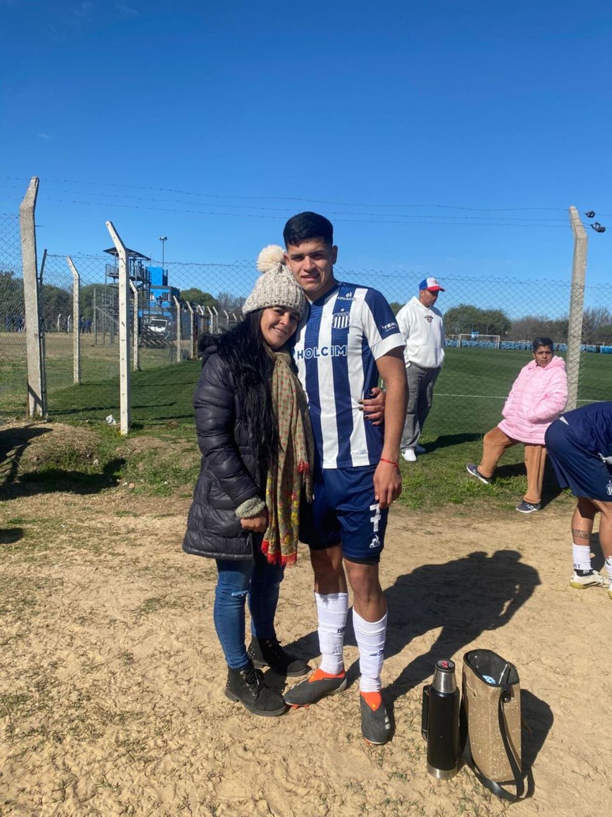 Martín Cuitiño y su mamá Cintia, en el Card. El delantero de Talleres se viene abriendo paso a fuerza de goles.