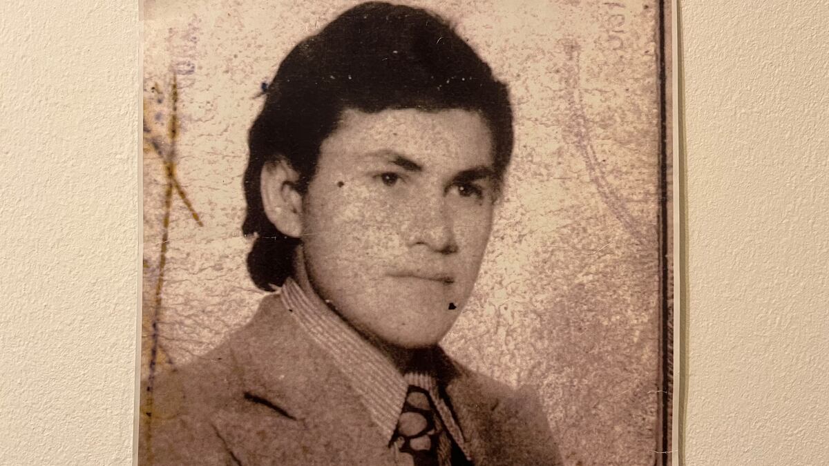 Poeta, feriante en su temprana juventud (Delfor Arreguez).
