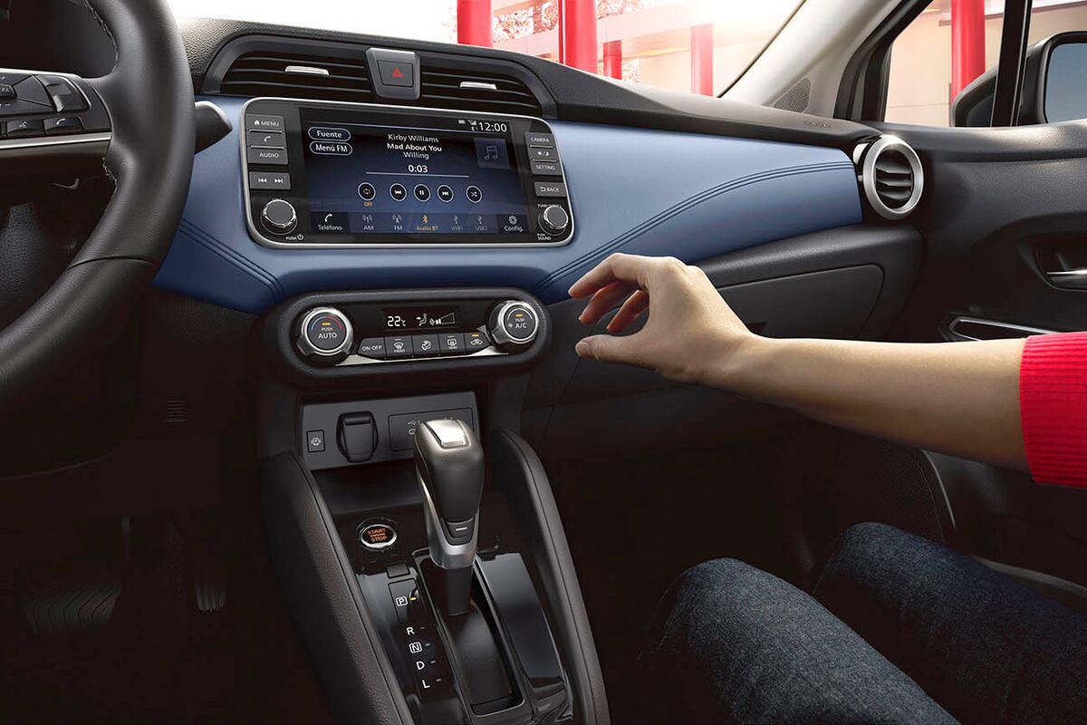 El Nissan Versa Advance CVT cuesta hoy lo mismo que su par manual.