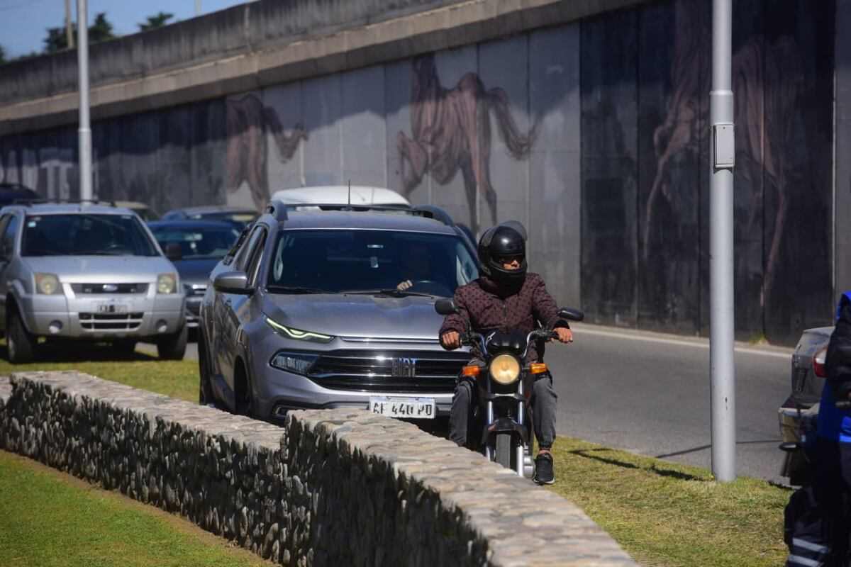 Corte en la colectora de avenida La Voz del Interior por un choque múltiple. (José Hernández / La Voz)