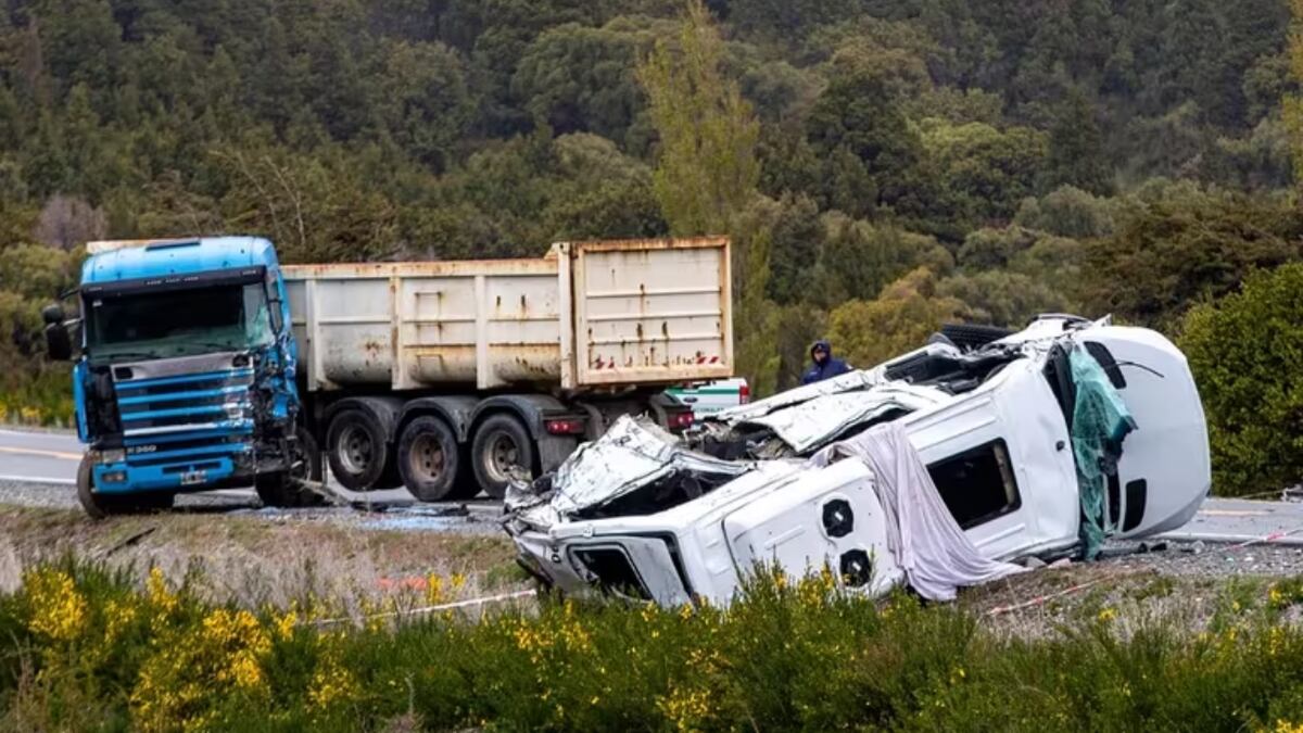 En el lugar del siniestro se dispuso el corte total del tránsito para todo tipo de vehículos. Foto: Télam