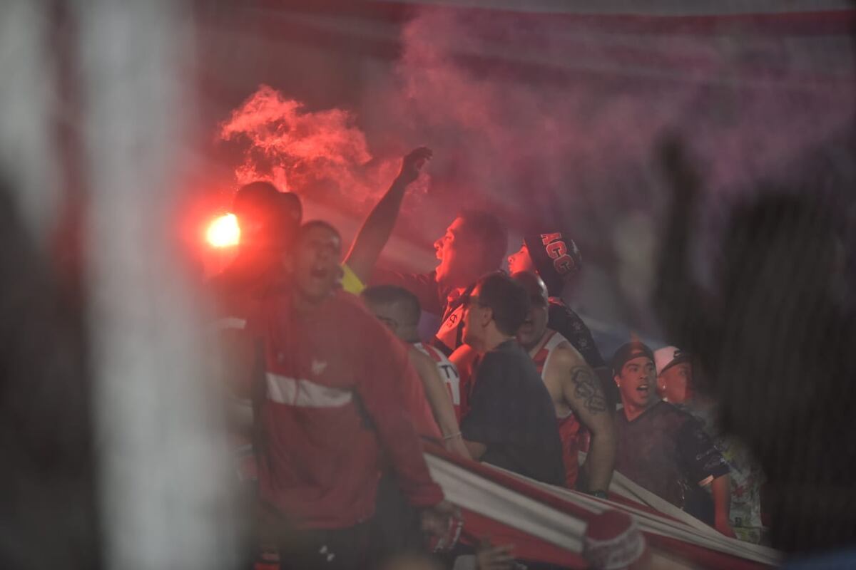 Instituto y la banca de sus hinchas. Una constante en todo el campeonato. (Facundo Luque / La Voz).