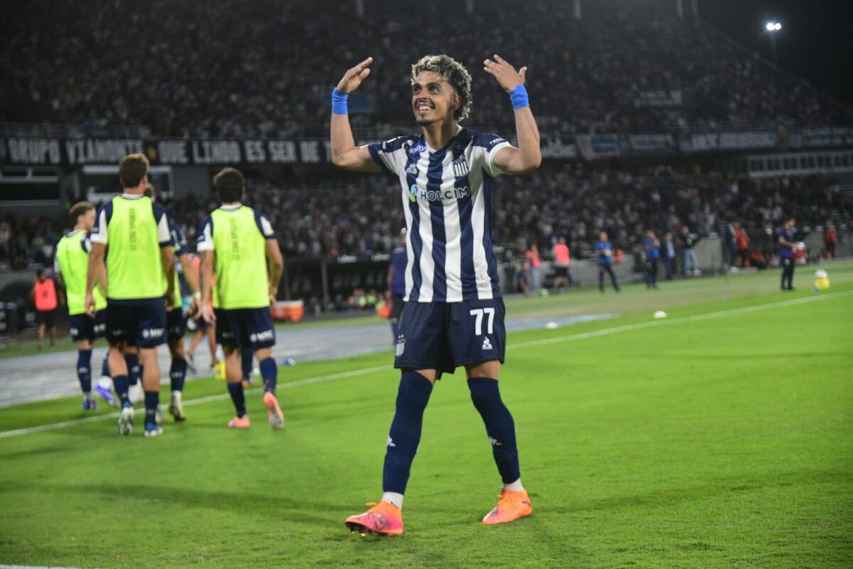 Ronaldo Martínez marcó el 1-0 de Talleres ante Newell's en el Kempes. (Javier Ferreyra / La Voz)