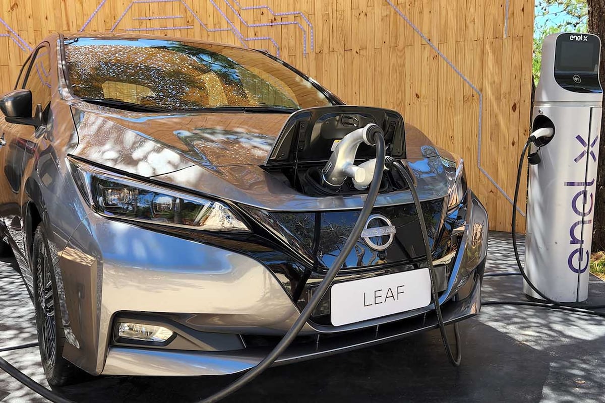 La gran novedad de esta edición 2023 es la posibilidad de oficiar de generador eléctrico y suministrar electricidad, por ejemplo, al stand de la marca que se encuentra montado en Cariló (provincia de Buenos Aires) y que tendrá presencia durante todo febrero.