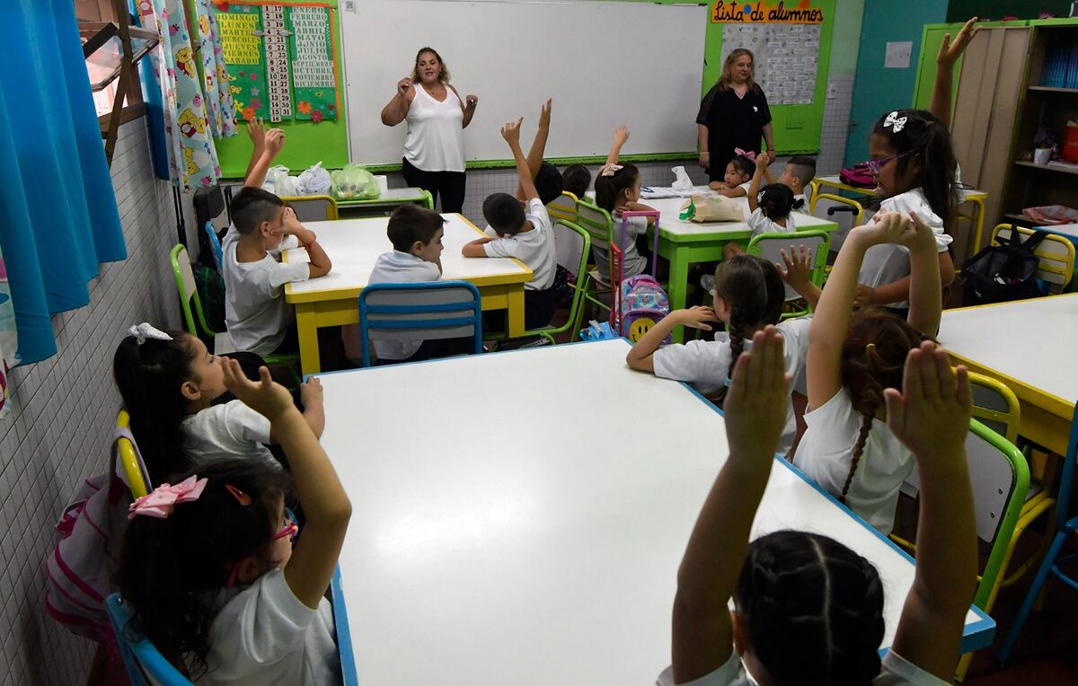 Docentes y alumnos: el aula como punto de encuentro (Los Andes).