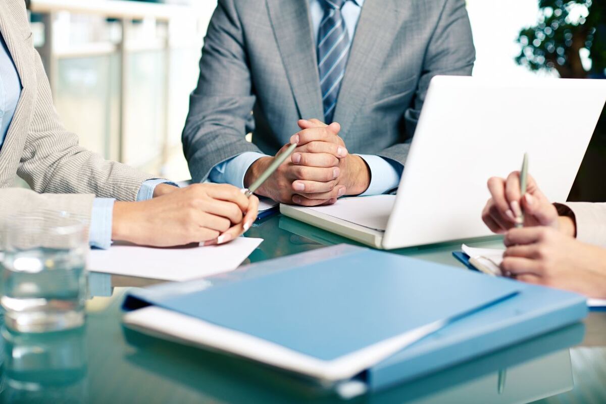 Consultar a un escribano es clave a la hora de designar a un representante para realizar diversas acciones.