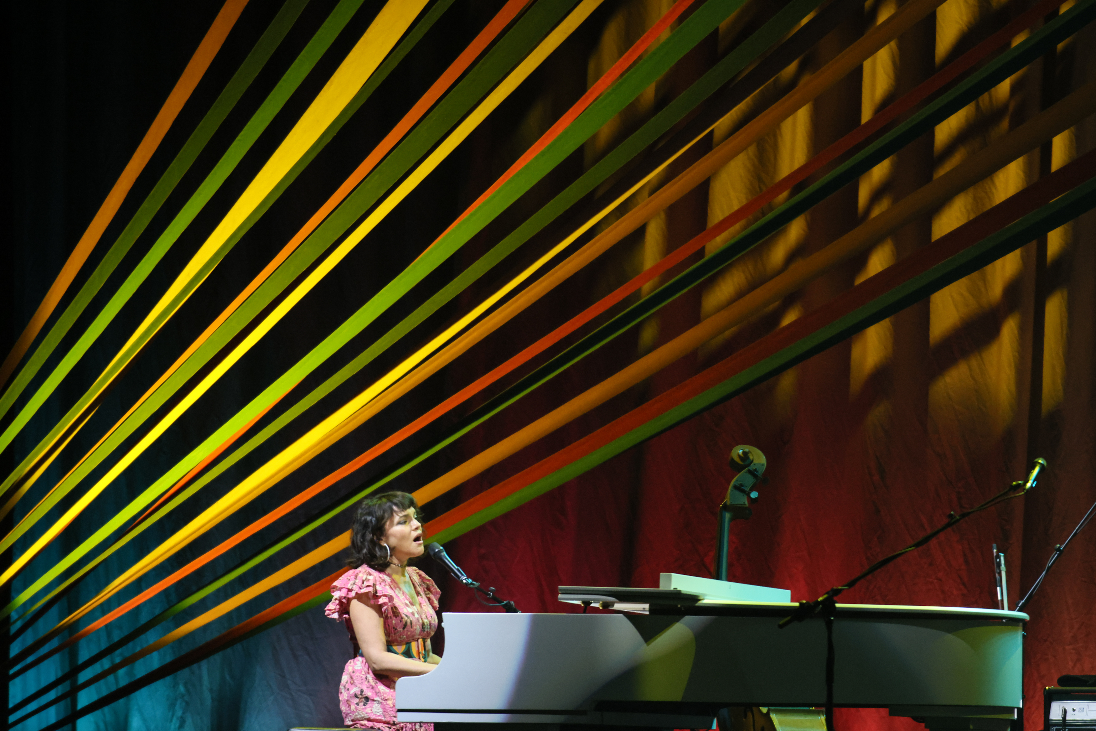 Norah Jones, en su reciente show en el porteño Movistar Arena. (Gentileza Gallo Bluggerman)