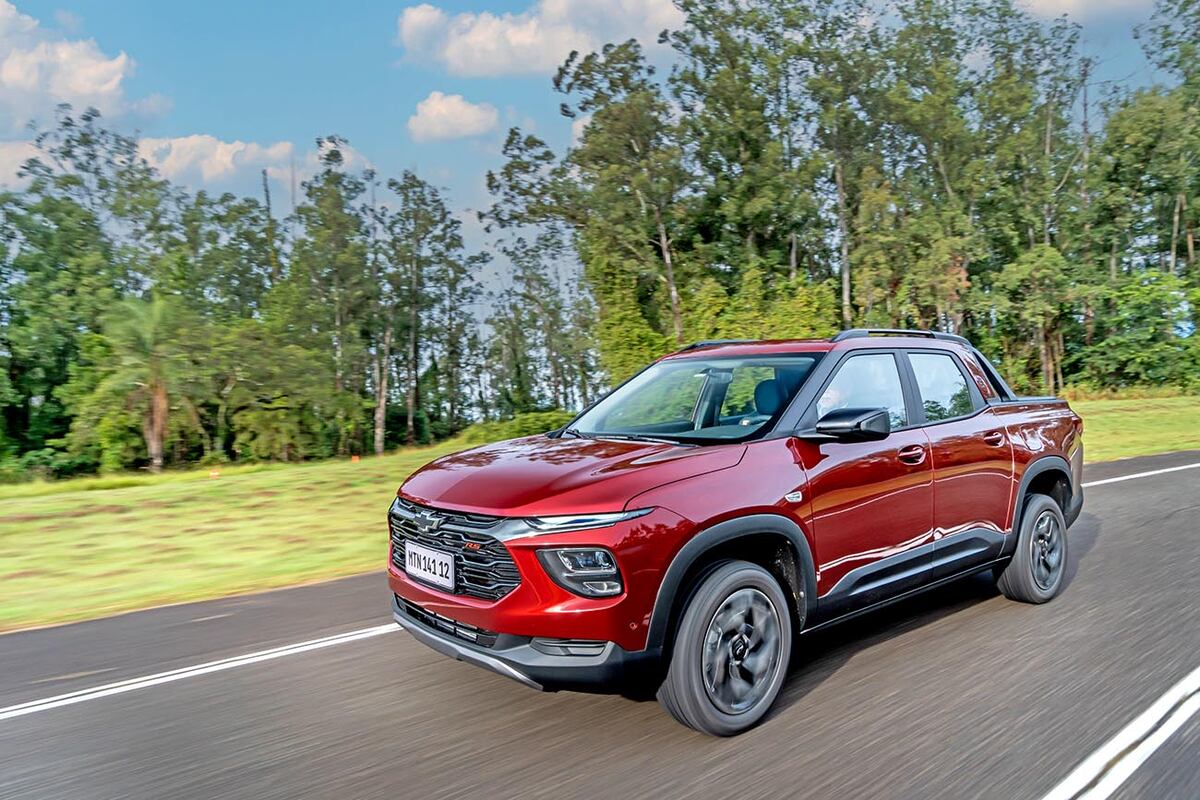 La nueva Chevrolet Montana cuenta ahora con transmisión automática de seis marchas, asociada al eficiente motor turbo naftero de 1.2 L y 132 CV, en todas sus versiones.