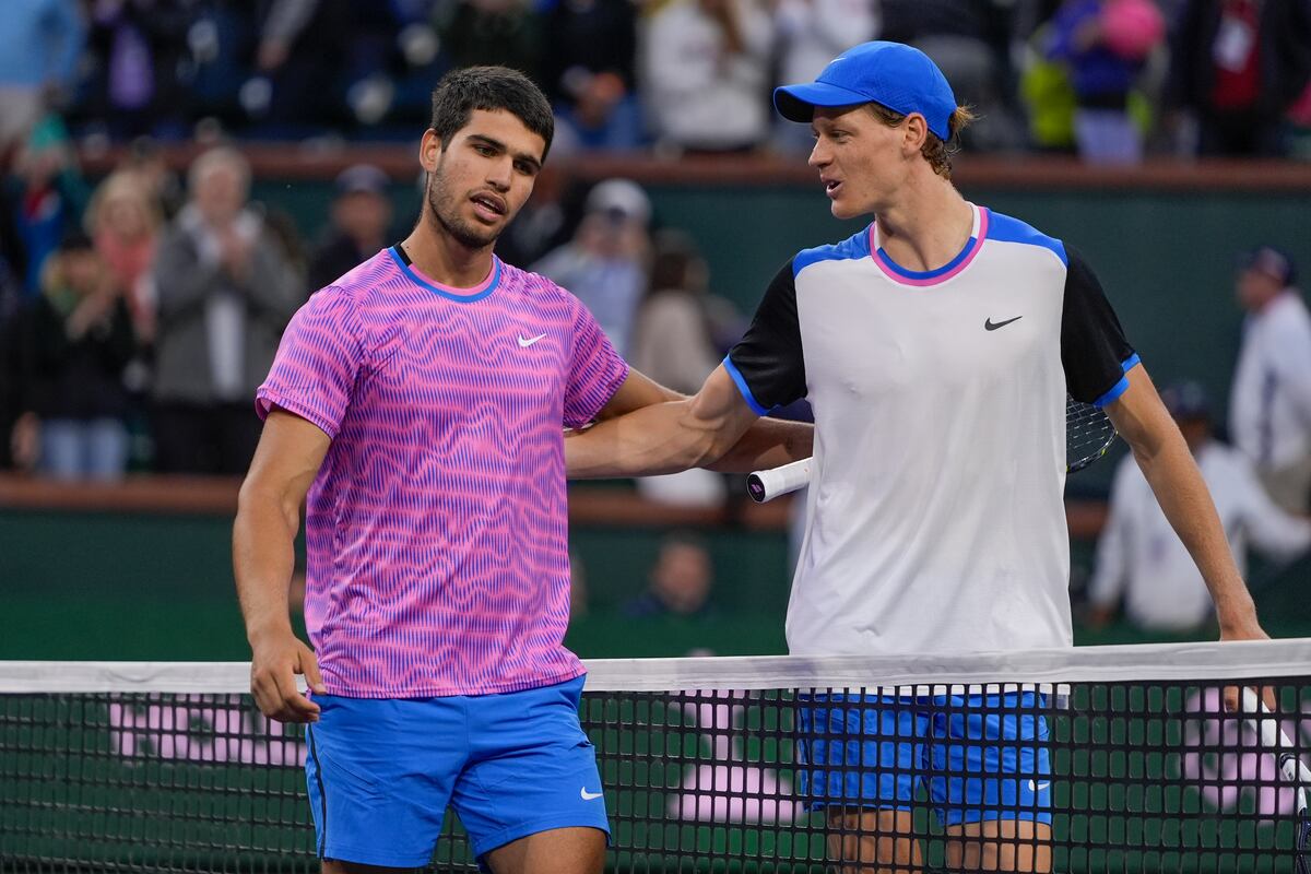 Carlos Alcaraz y Jannik Sinner. (AP)