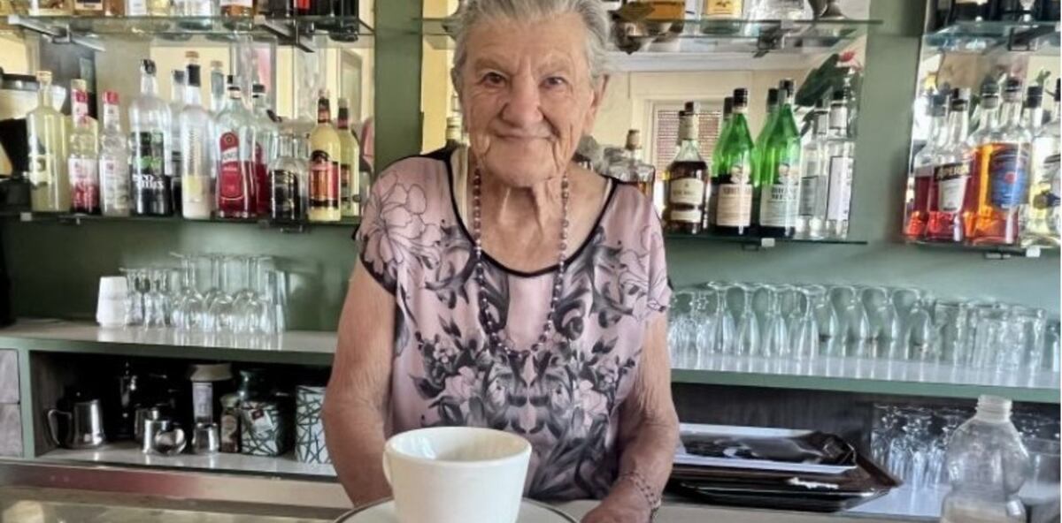 Compró la cafetería con su marido a fines de los años 50 y trabaja en ella desde entonces (Identitá Golose).
