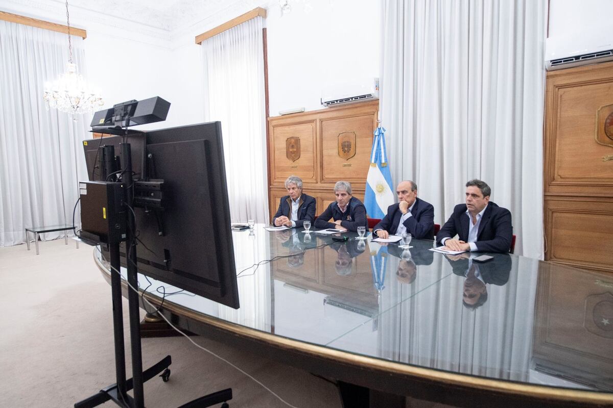 Reunión por zoom. Pazos, Caputo, Francos y Rolandi fueron los representantes del Gobierno nacional en las reuniones del martes con funcionarios de 17 provincias. (Gentileza)