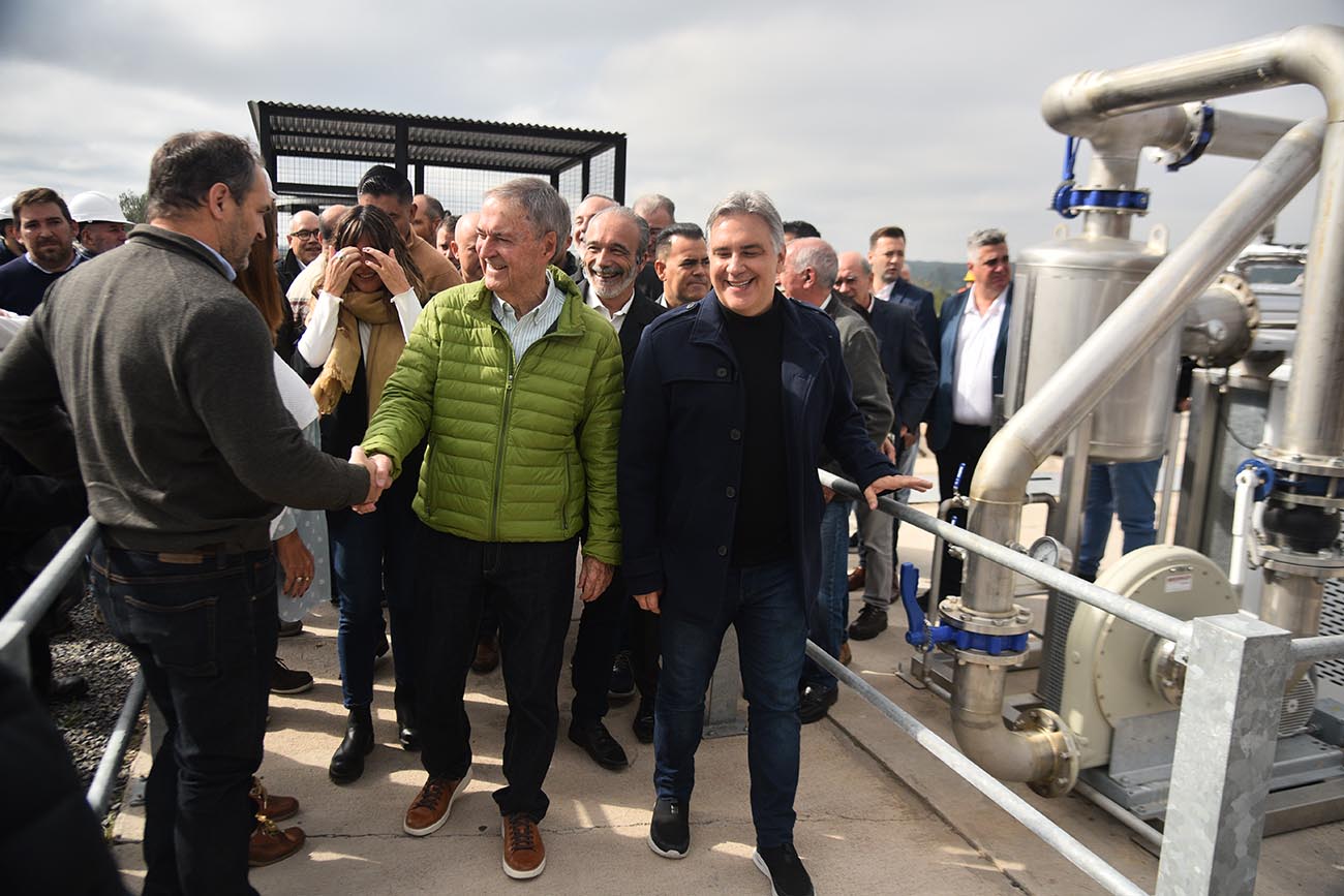 Inauguración de obra de aprovechamiento energético sostenible en la planta de tratamiento de líquidos cloacales de Bajo Grande.
Juan Schiaretti y Martín Llaryora. (Pedro Castillo / La Voz)