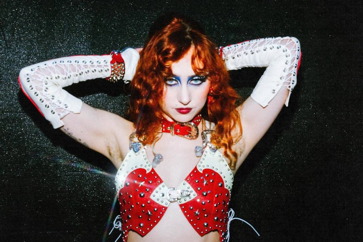 Chappell Roan, la popstar queer que fue criticada por no hacer público su voto por Kamala Harris