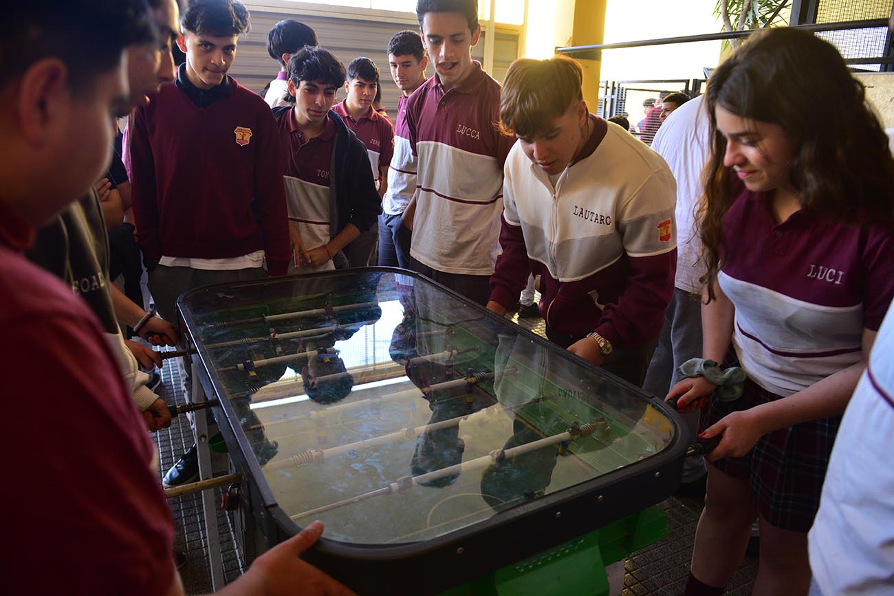 Los estudiantes de sexto año lo toman como una actividad extracurricular para aprender responsabilidades. (José Gabriel Hernández / La Voz)