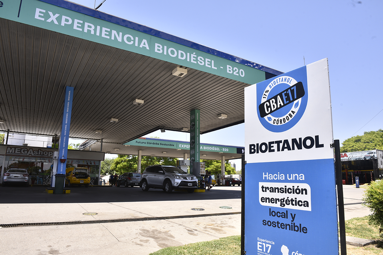 Estación de servicio con biodiésel en Costanera y Sagrada Familia solo para autos oficiales. (José Gabriel Hernández / La Voz)