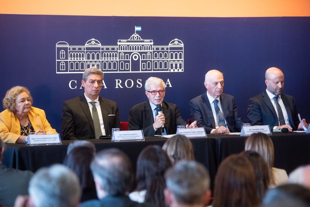 La defensora General, Stella Martínez; el presidente de la Corte Suprema, Horacio Rosatti; el ministro de la Corte, Mariano Cúneo Libarona; el procurador general, Eduardo Casal; y el presidente de la Cámara Federal de Casación Penal, Mariano Borinsky. (Ministerio de Justicia)