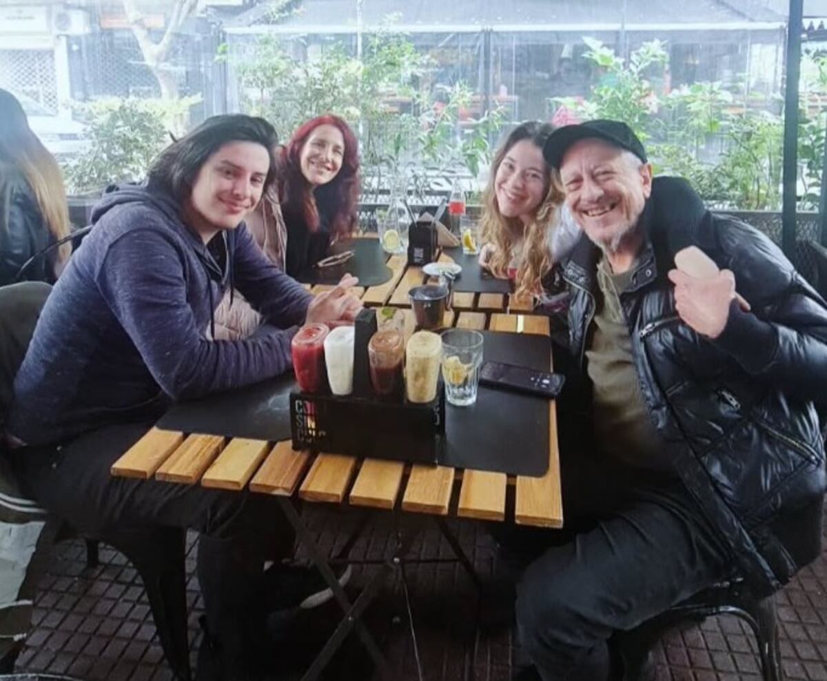 En familia, Daniel Aráoz con Lola, Pedro y su esposa Renata. (Gentileza)