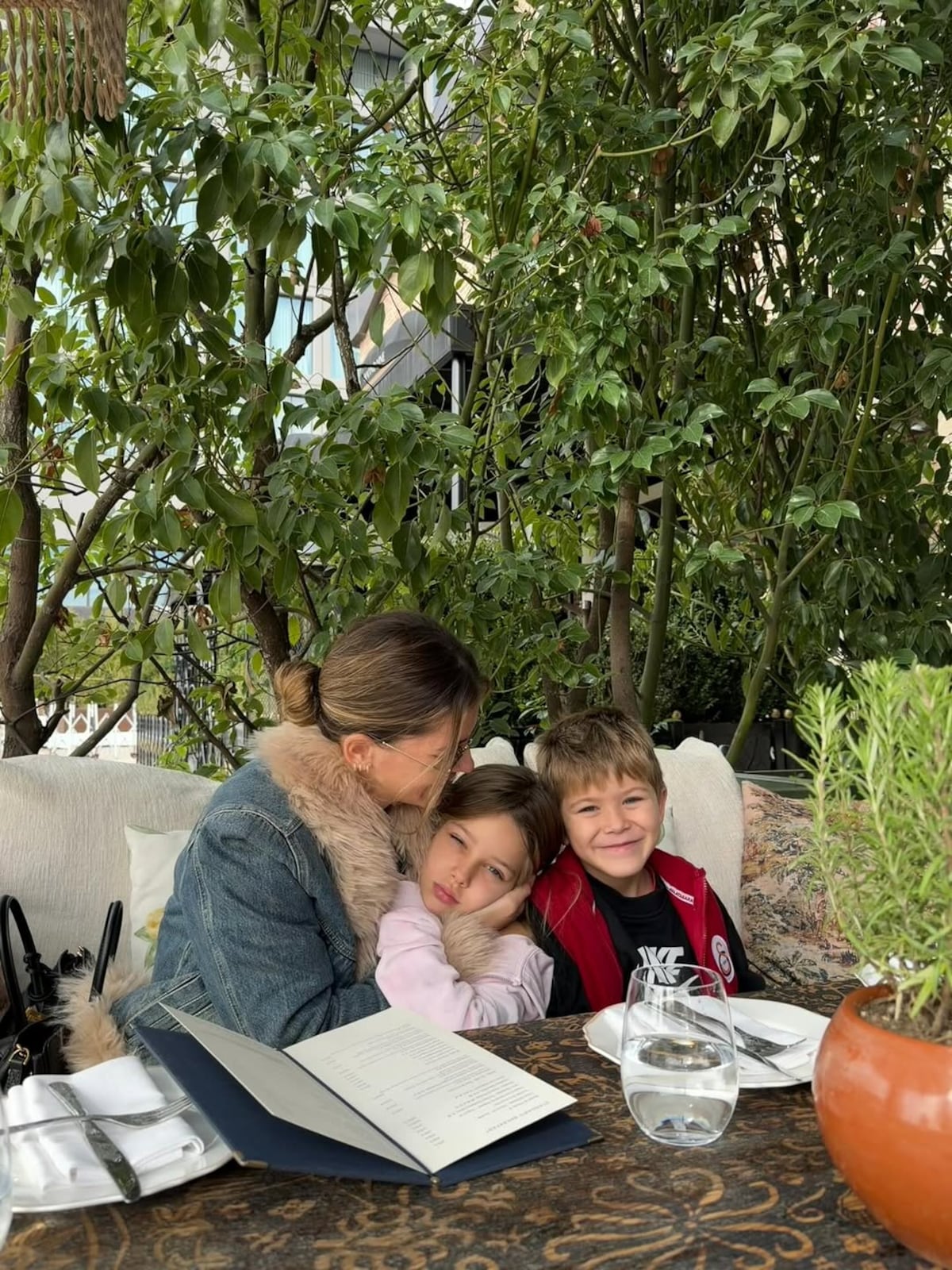 La actriz disfrutó de un día de relax y lujo con sus hijos menores.