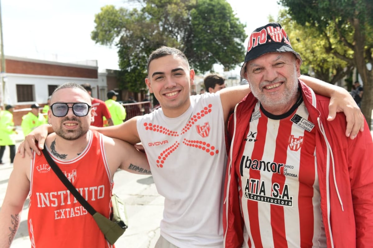 Hinchas de Instituto en la previa del clásico con Talleres en Alta Córdoba. (José Gabriel Hernández y Javier Ferreyra / La Voz)