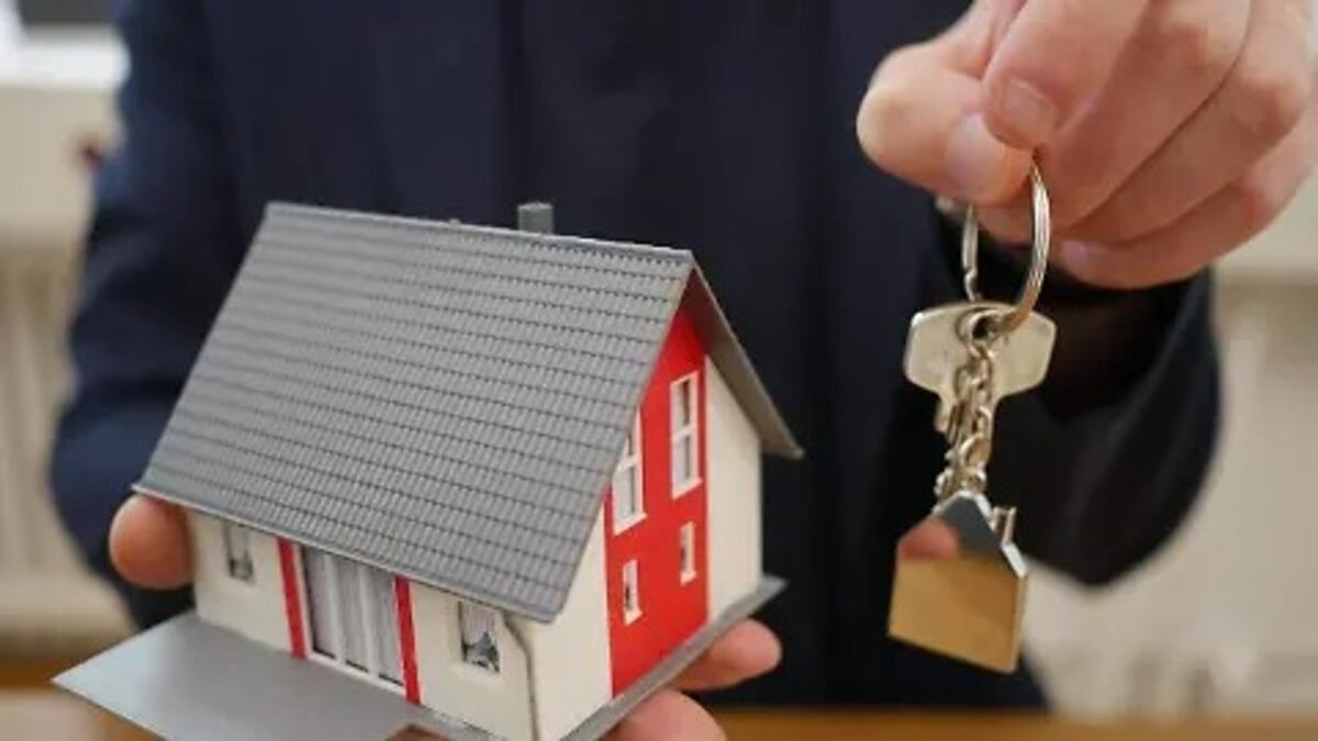 Cómo tener casa propia: el ritual de la llave y el zapato que se volvió tendencia