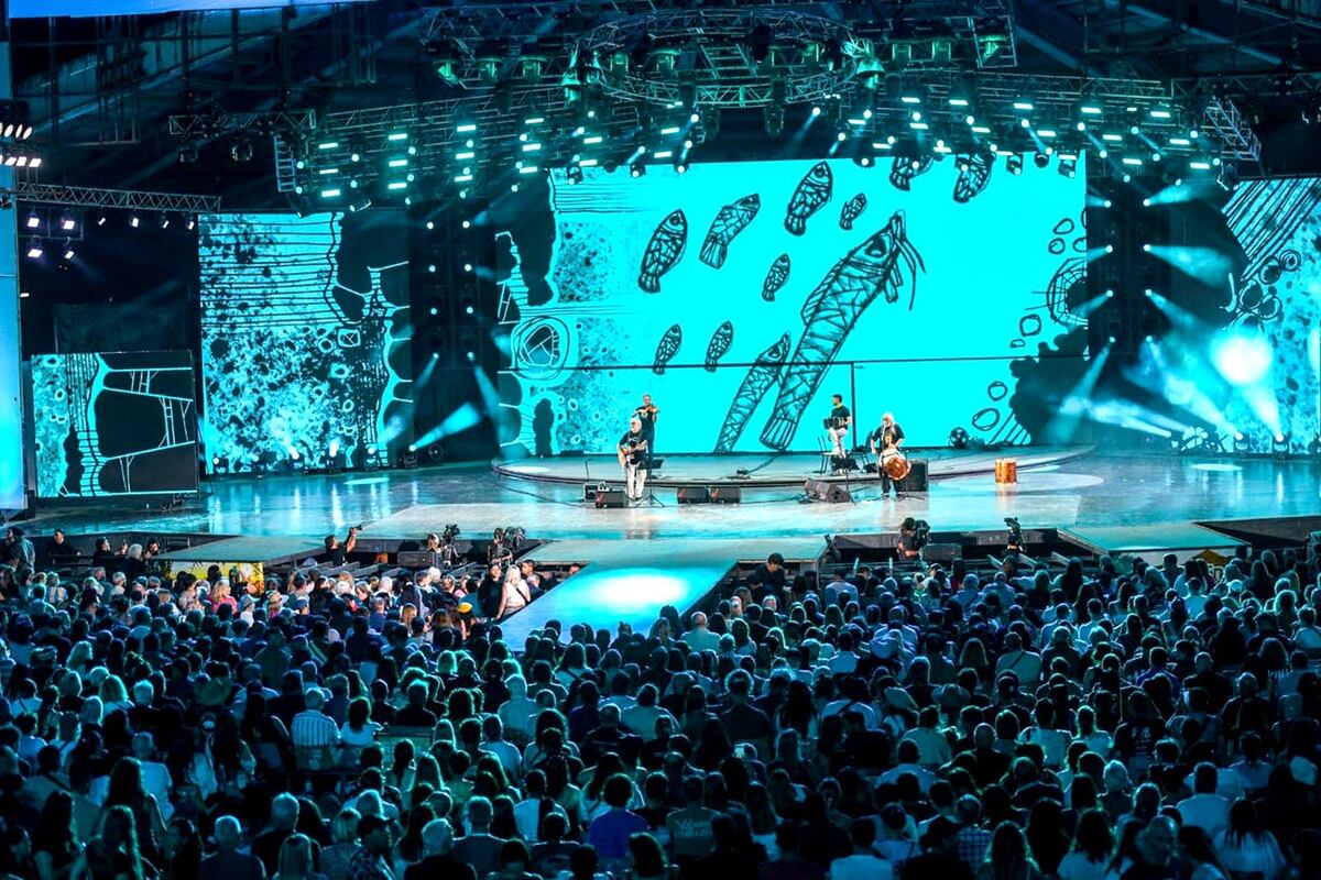 A lo largo de nueve lunas, más de 100 artistas pasaron por el escenario mayor.