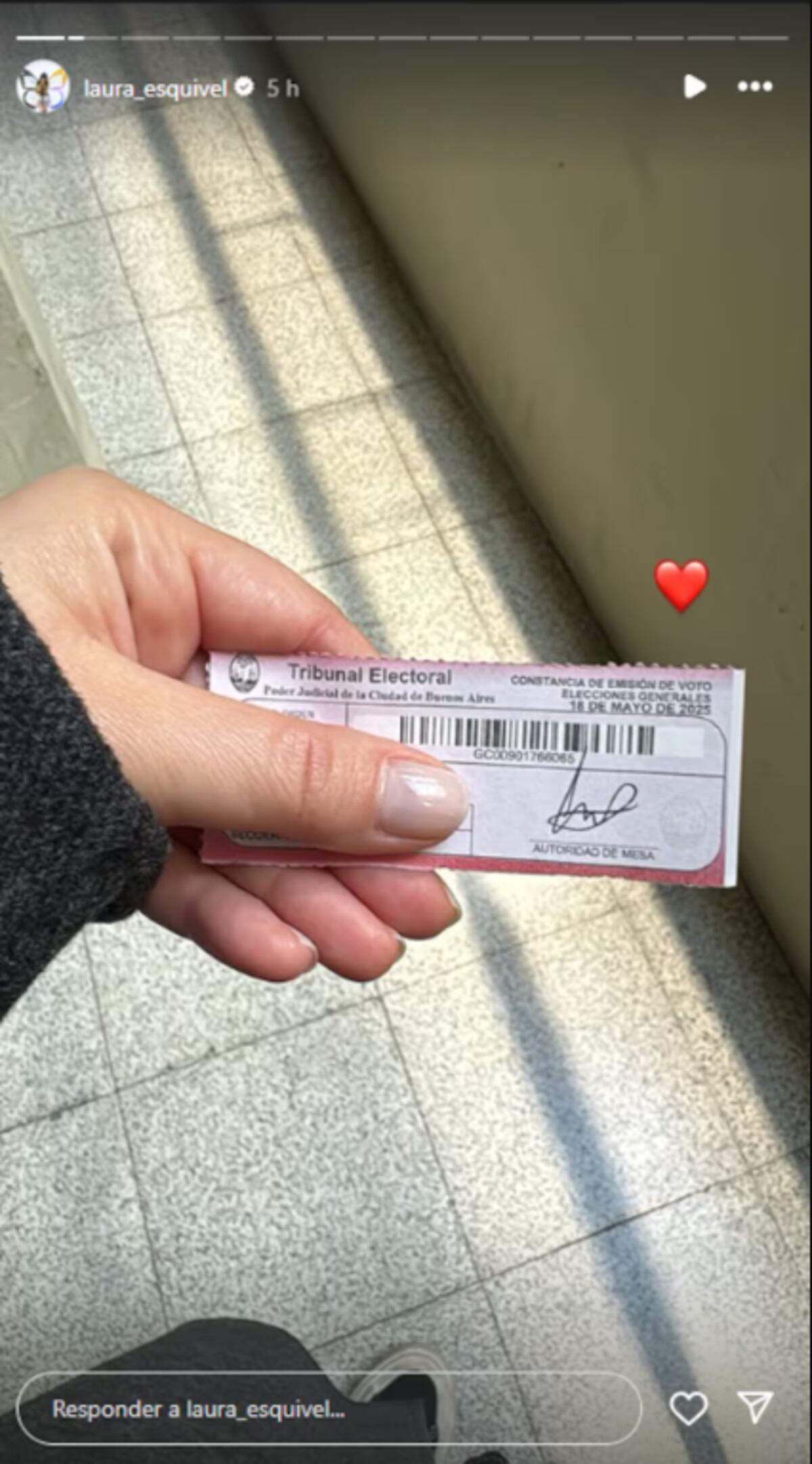 Laura Esquivel compartió en Instagram el troquel de emisión de voto