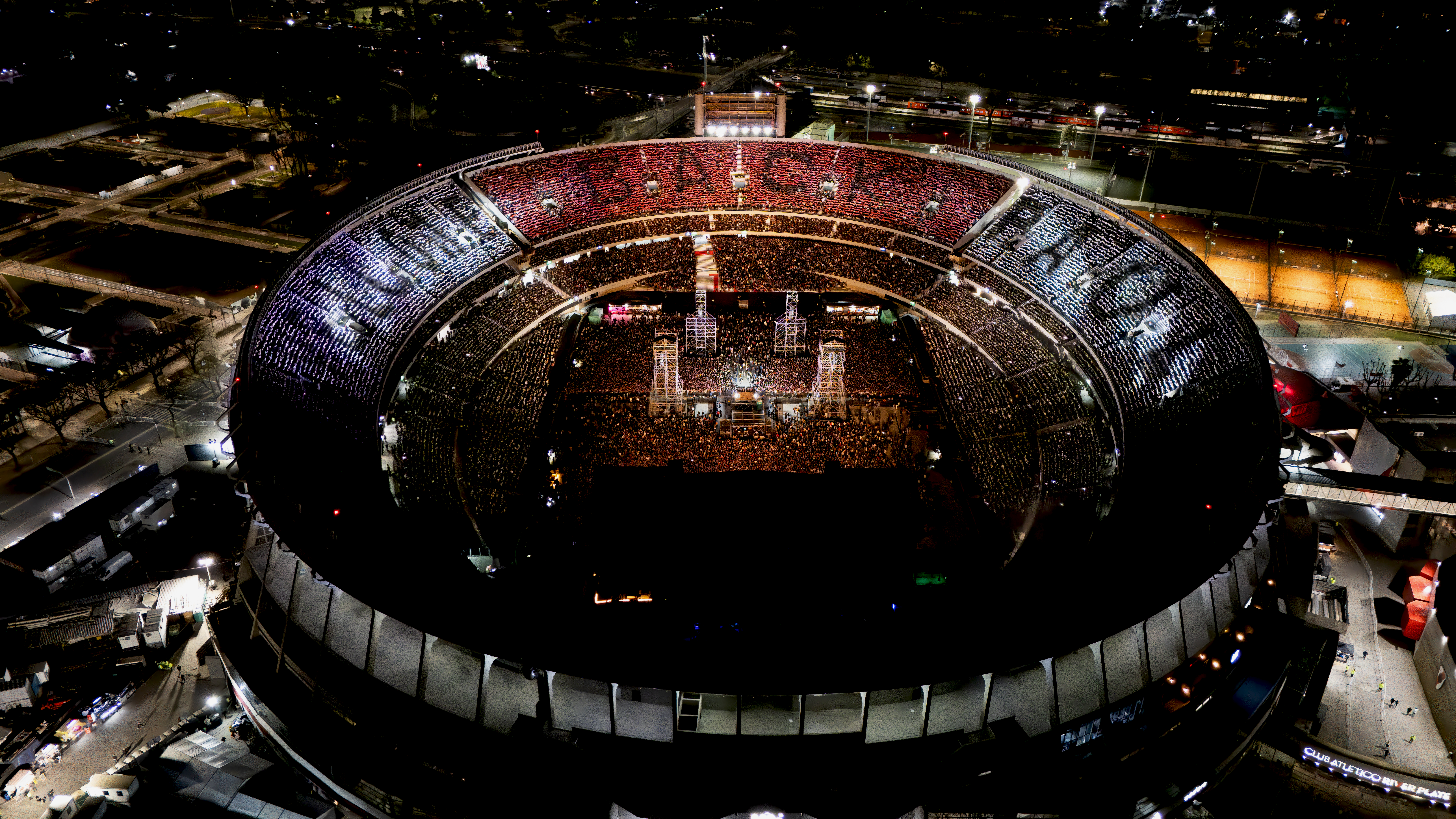 Uno de los agasajos visuales de la multitud hacia Paul McCartney. (DF Entertainment)