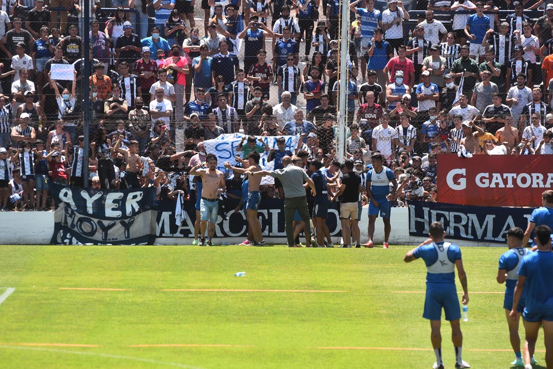 Entrenamiento de Talleres en La Boutique a puertas abiertas para los hinchas previo al viaje a Santiago del Estero par la final de la copa Argentina. (Pedro Castillo)