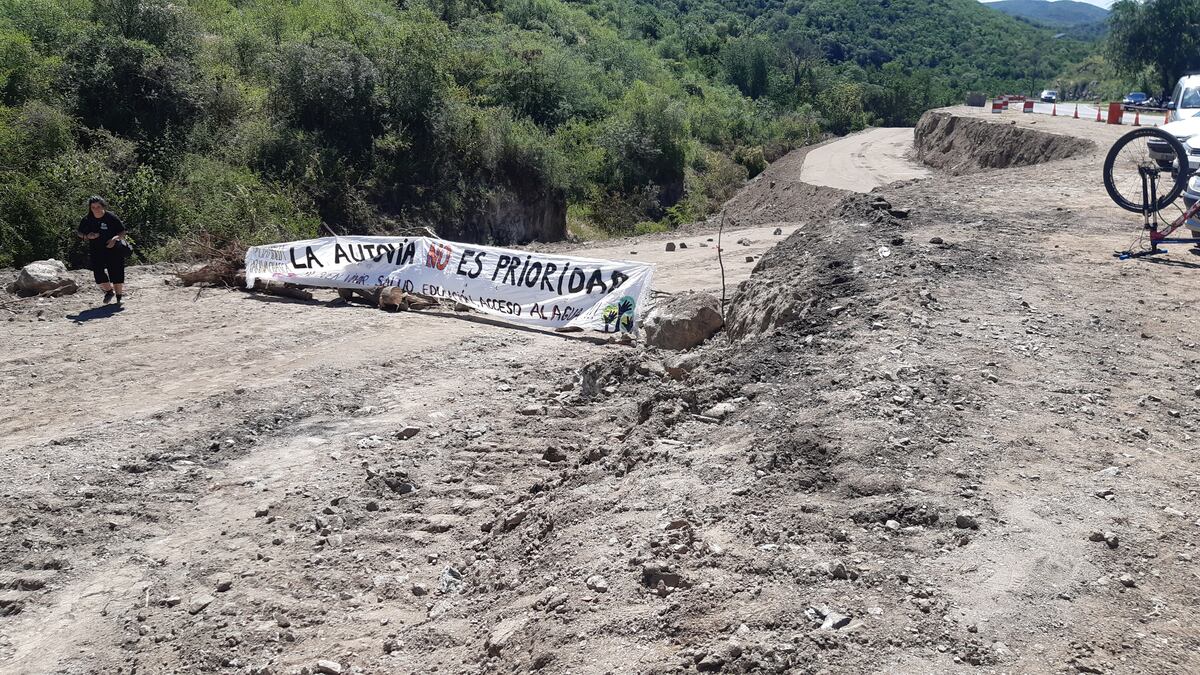 El punto de la protesta, justo donde se inició la obra del primero de los cuatro tramos licitados. (La Voz)
