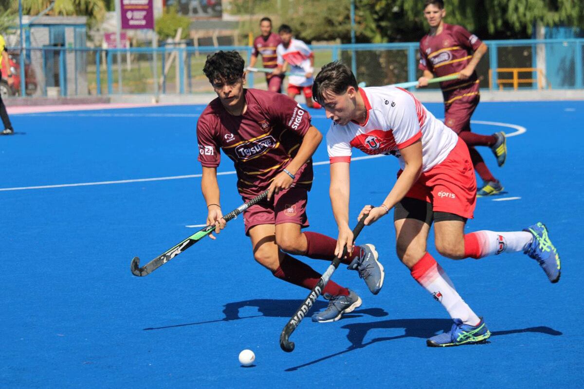 Universitario se subió al podio en el Regional A de caballeros en Mendoza. (Prensa Federación Amateur Cordobesa de Hockey)