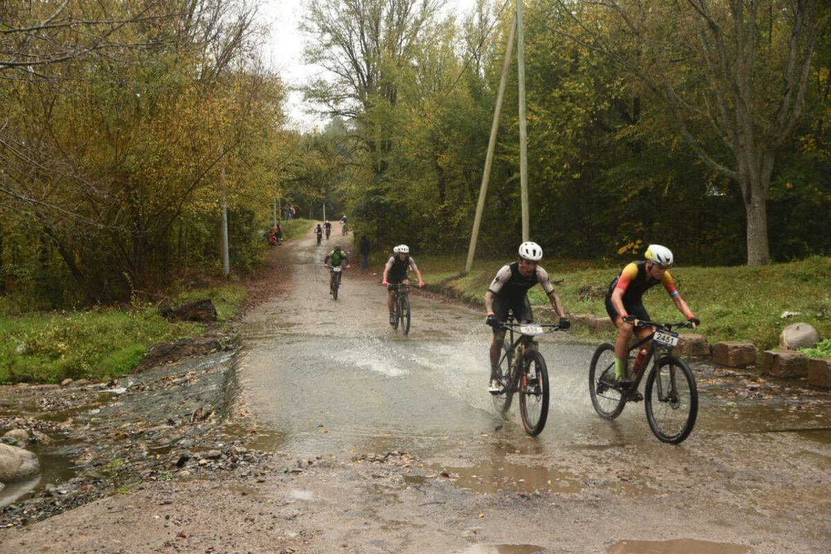 Desafío Río Pinto, día2. La competencia más convocante de MTB a nivel continental, con una inscripción de 5500 participantes, un récord histórico. (La Voz)