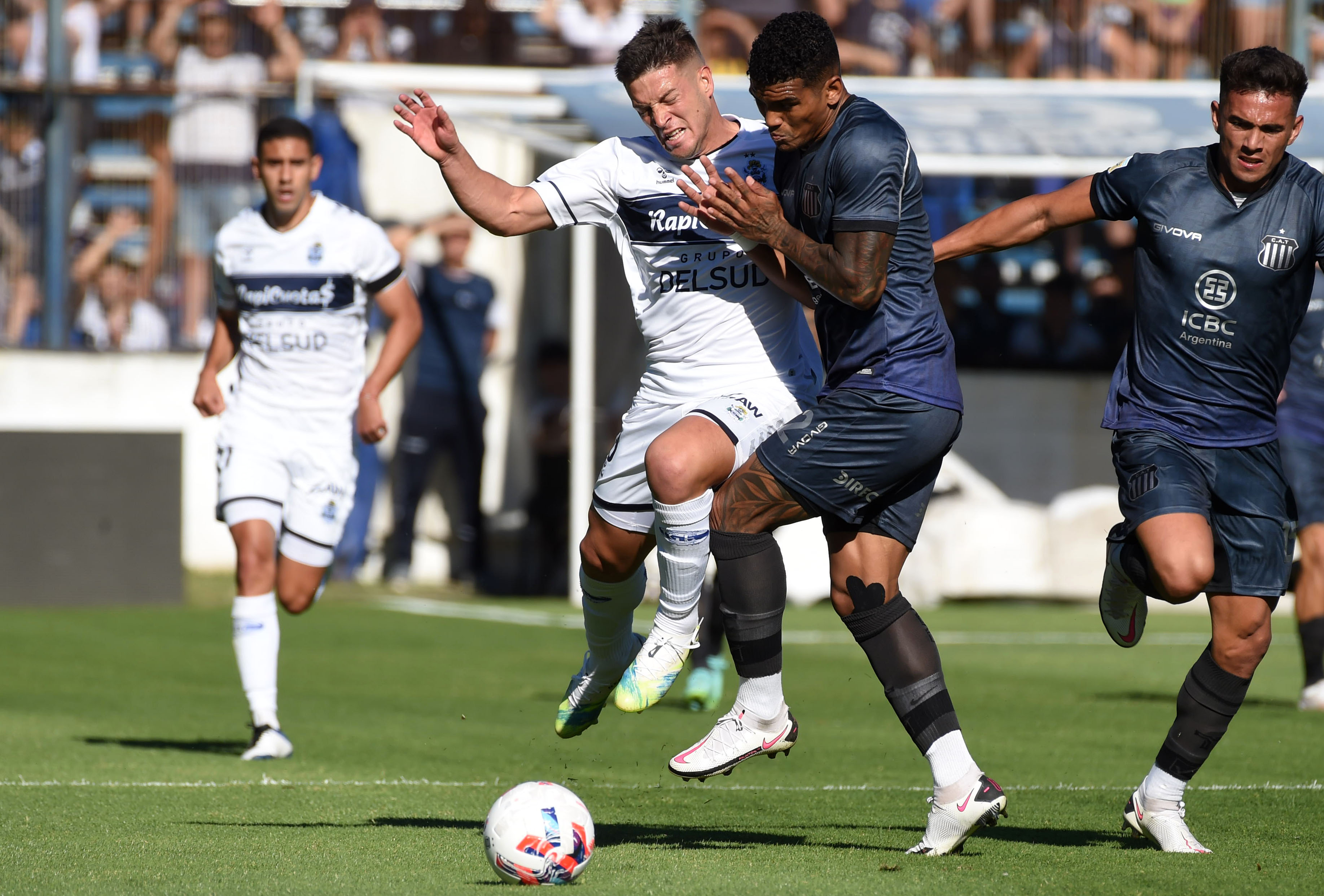 Gimnasia ante Talleres, en La Plata, por la fecha 22 de la Liga Profesional. (Fotobaires).