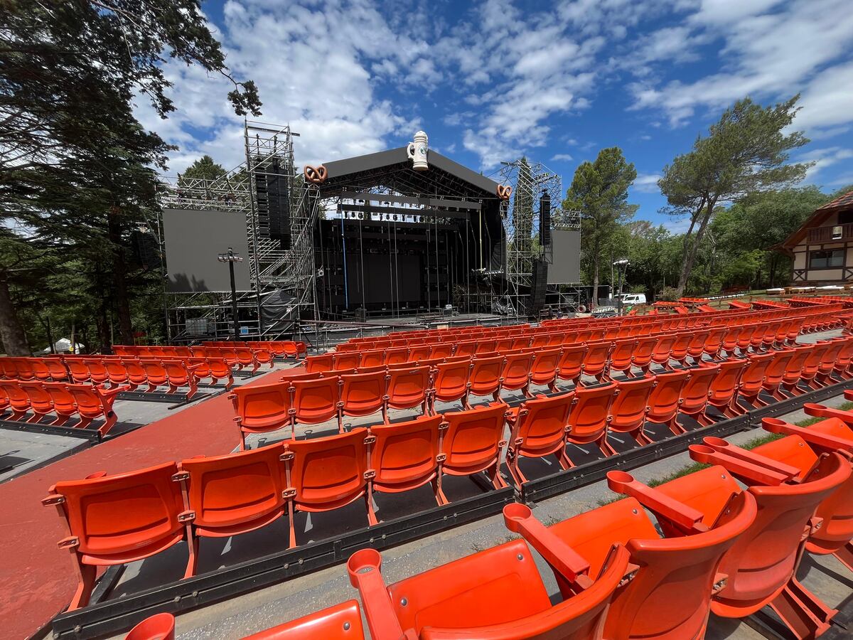 El escenario principal, donde se sucederán los espectáculos, ya listo para esta nueva edición (La Voz)