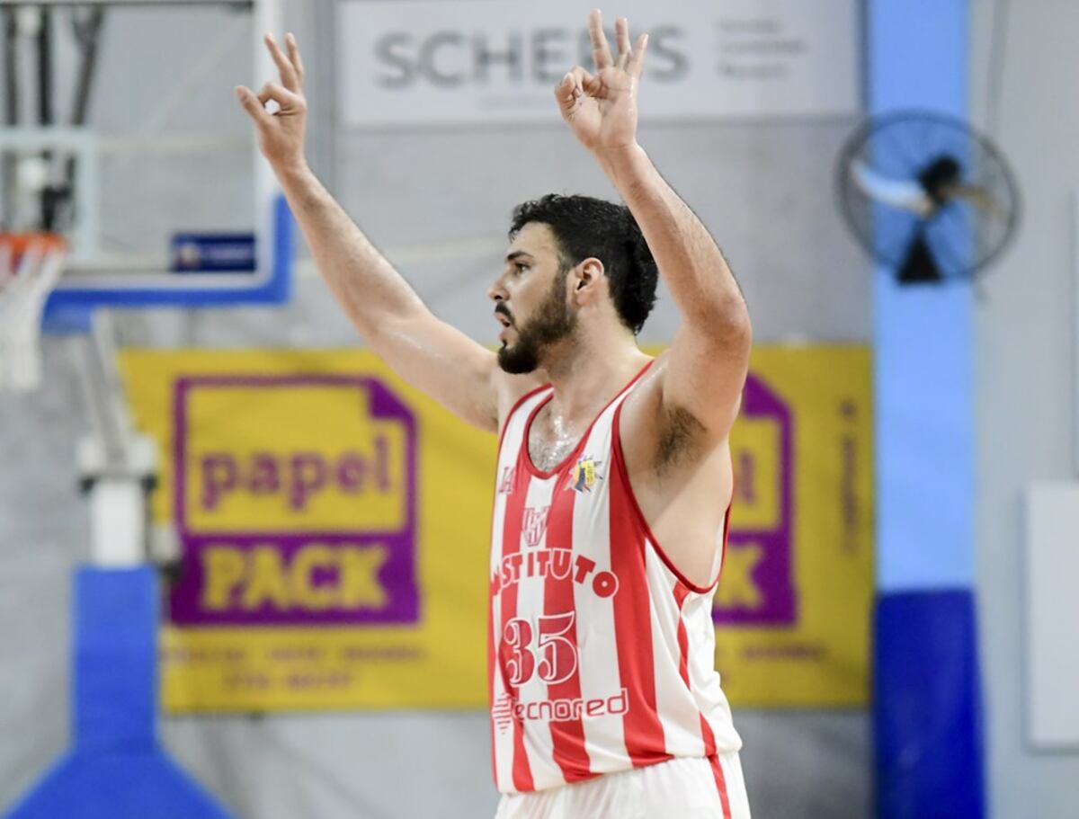 El pivote Roberto Acuña promedió 7,7 puntos y 4,3 rebotes en la primera fase de la Liga Sudamericana e Instituto sacó pasaje al Final 6. (Fiba)